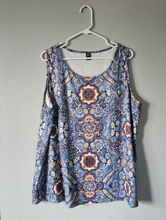 Emery Rose Tops - Emery Rose Printed Scoop Neck Tank Top in Blue and Peach